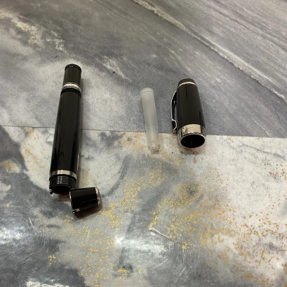 Montblanc BOHEME  14K 4810 585 Black Fountain Pen - Picture 11 of 16